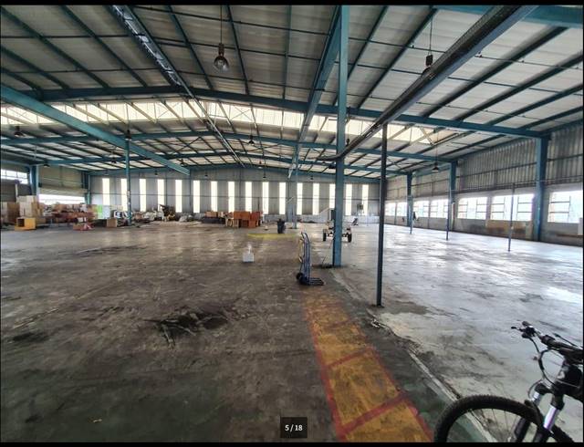 3,590M² WAREHOUSE TO LET IN NEW GERMANY